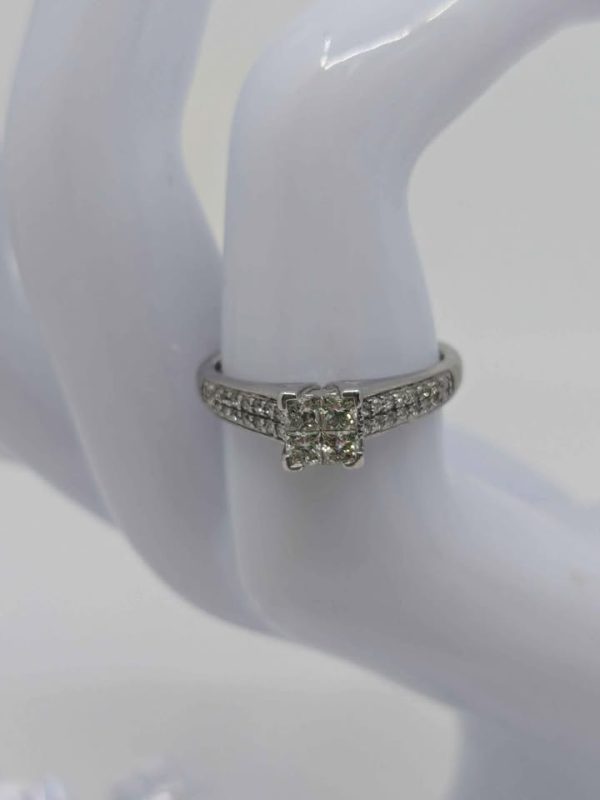 Ladies 9ct White Gold Diamond Engagement Ring - BL308945