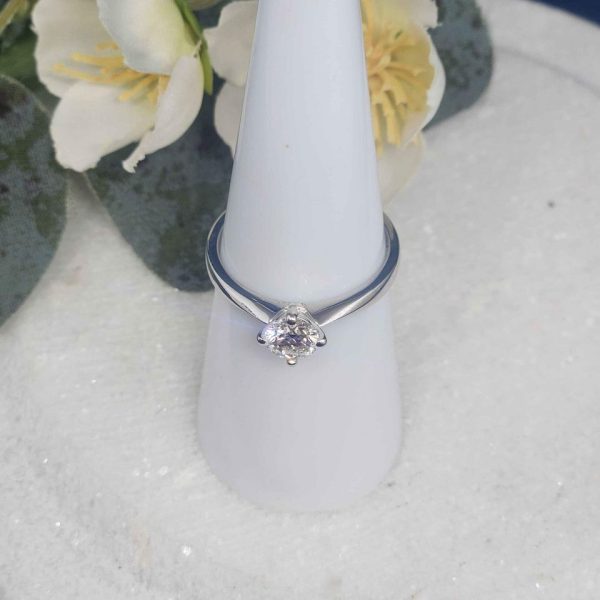 **VALUATED** Ladies 18ct white gold solitaire lab grown diamond ring #GN305859 - Image 17