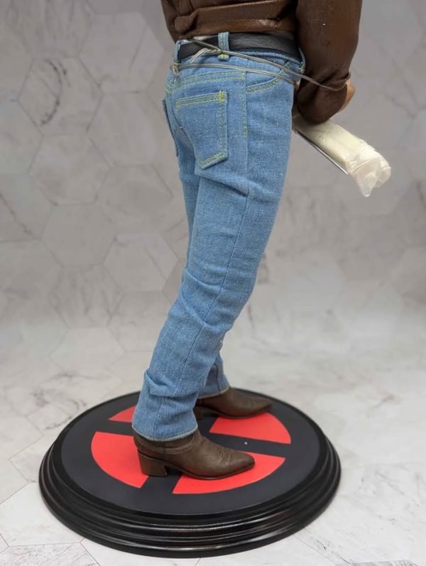 Sideshow Marvel 1/4 Scale Logan Wolverine Collectable Figure - BP367863 - Image 7