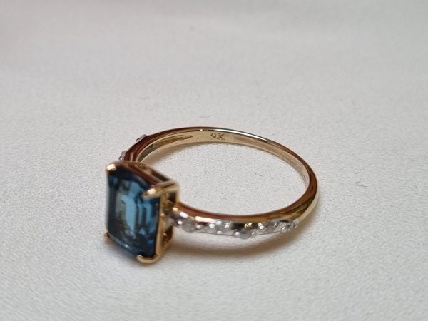 9ct Yellow Gold Diamond and Topaz Dress Ring TW330689 - Image 17