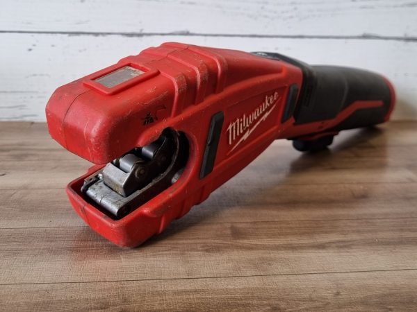 Milwaukee 12V Pipe Cutter TW366961 - Image 7