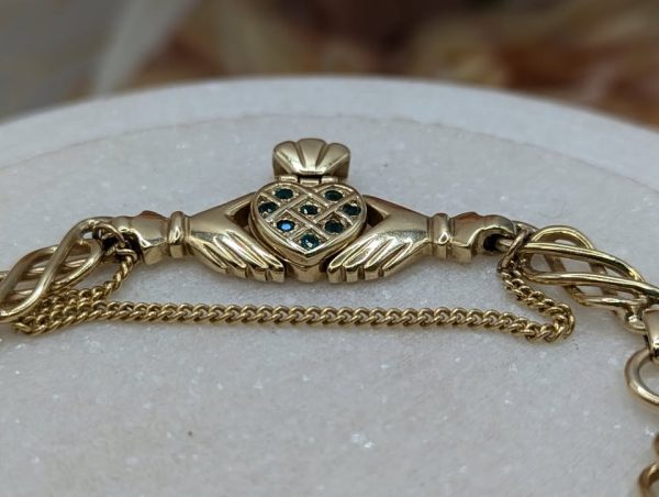 Ladies 9CT Yellow Gold Green Stone Claddagh Clasp Bracelet (13.8gms) - BP364039 - Image 2