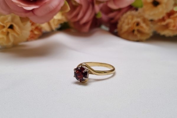 18ct Yellow and White Gold Garnet Ring TW344679 - Image 20
