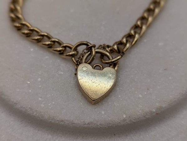 Ladies 9CT Yellow Gold Heart Padlock Curblink Bracelet (14.1gms) - BP289471 - Image 4