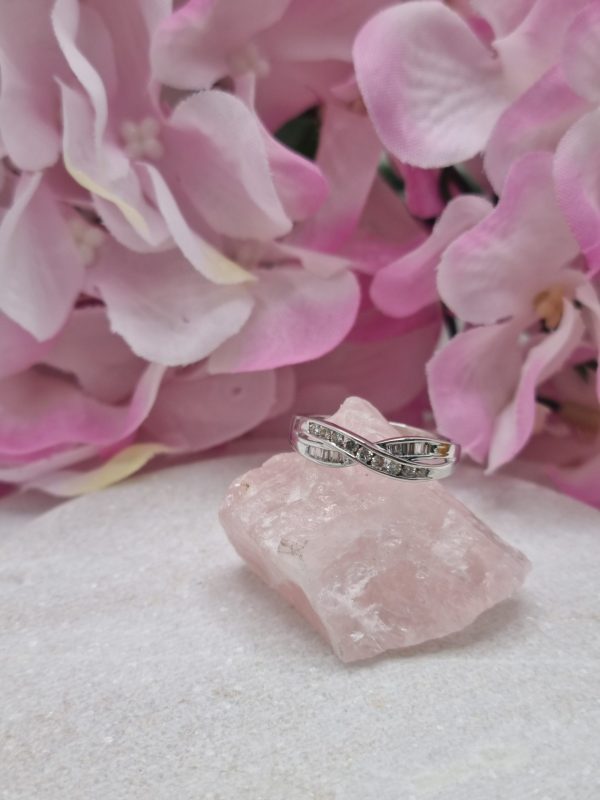 9CT 2.07GMS WHITE GOLD DIAMOND STYLIZED CROSSOVER RING SZ. O IP249430 - Image 7