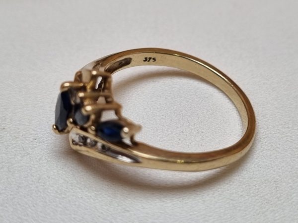9ct Yellow Gold Black Stone Bypass Ring TW367449 - Image 7