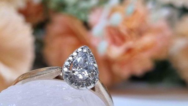 Ladies 9ct Yellow Gold Pear Diamond Halo Ring TW292564 - Image 26