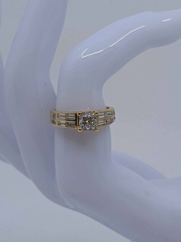 18ct Gold Ring - BL303330 - Image 10