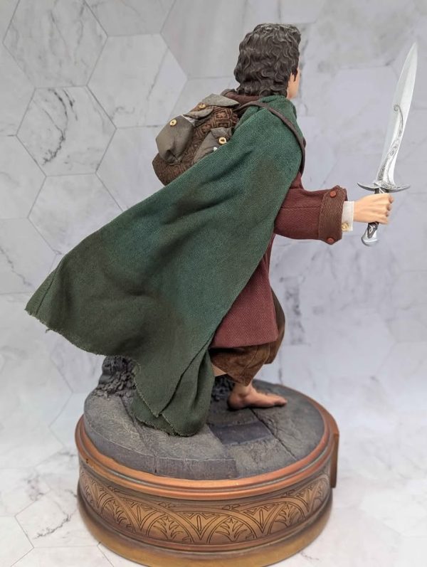 Sideshow Lord of the Rings Frodo Baggins 1:4 Premium Format Figure - BP367871 - Image 7