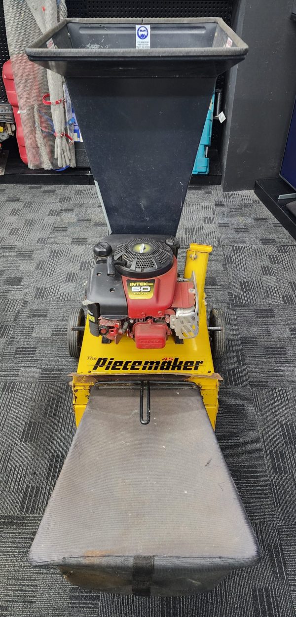 Greenfield 'The Piece Maker 45'  Briggs and Stratton Diamond 60 with Catcher - IP365700 - Image 9