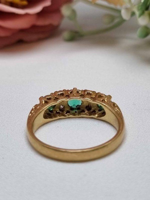 LADIES 18CT YELLOW GOLD GREEN STONED RING TW366055 - Image 9