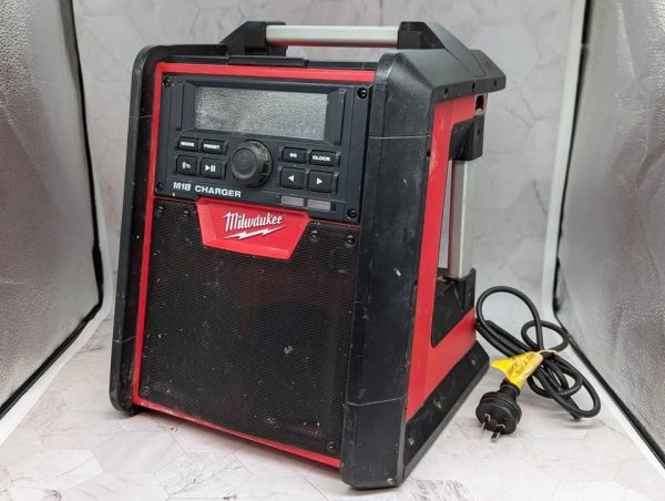 Milwaukee 18V Jobsite Radio/Charger Skin-Only (M18RC) - BP367103