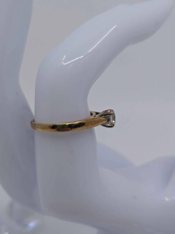 Ladies 9ct Yellow Gold & White Gold Diamond Solitaire Ring - BL241251 - Image 3