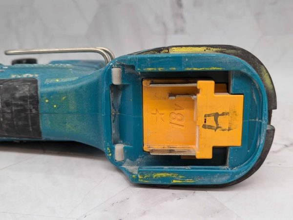 Makita 18V Auto feed Screwdriver Skin-Only (DFR450X) - BP367495 - Image 3