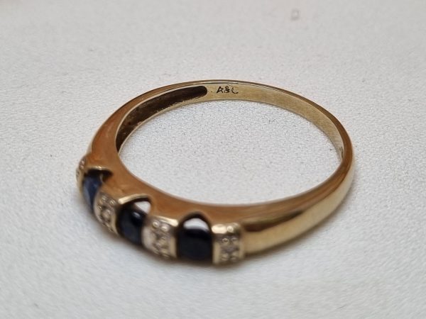 9ct Yellow Gold Blue Three Stone Ring TW368713 - Image 3