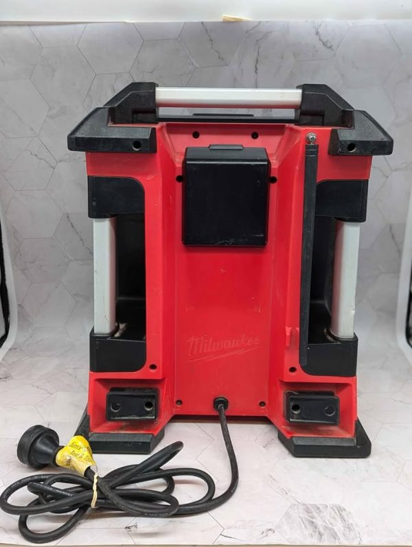 Milwaukee 18V Jobsite Radio/Charger Skin-Only (M18RC) - BP367103 - Image 4