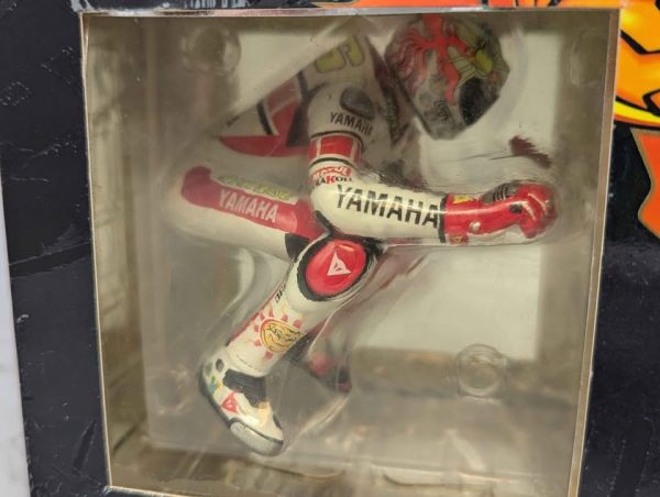 Minichamps 1:12 Valentino Rossi Figurine (MotoGP 2005) - BP365194 - Image 6
