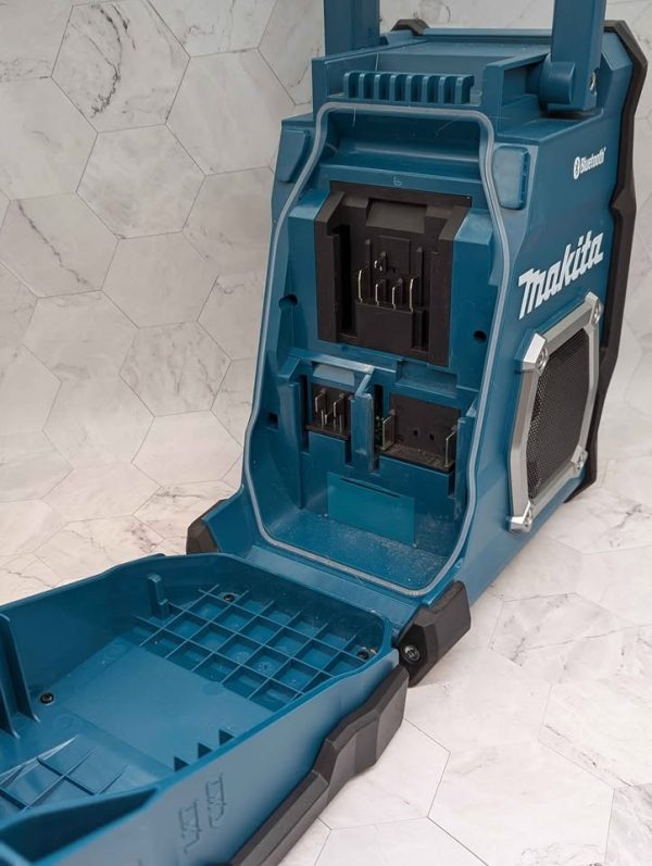 Makita 12/18/40V XGT Bluetooth Jobsite Radio Skin-Only (MR002G) - BP363720 - Image 6