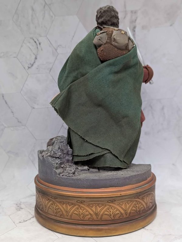 Sideshow Lord of the Rings Frodo Baggins 1:4 Premium Format Figure - BP367871 - Image 8