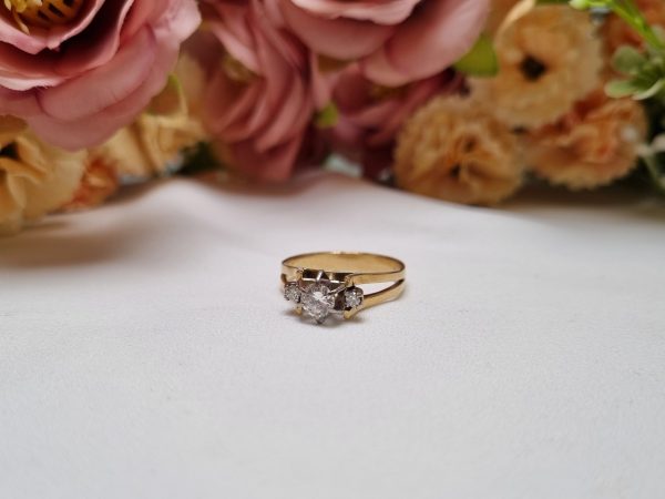 18ct Yellow and White Gold Diamond Ring TW342101 - Image 17