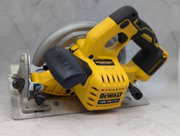 DeWalt 18V XR Brushless 184mm Circular Saw Skin-Only (DCS570) - BP366585
