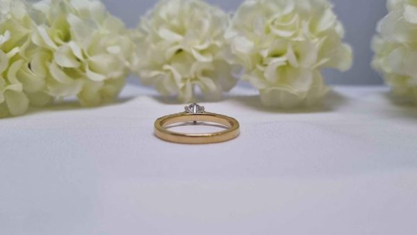 18ct Yellow & White Gold Diamond Ring TW319912 - Image 23