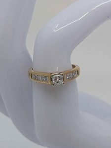 Ladies 18ct Yellow Gold Diamond Wedding Ring - BL274295