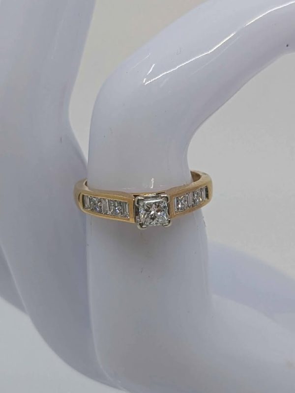 Ladies 18ct Yellow Gold Diamond Wedding Ring - BL274295
