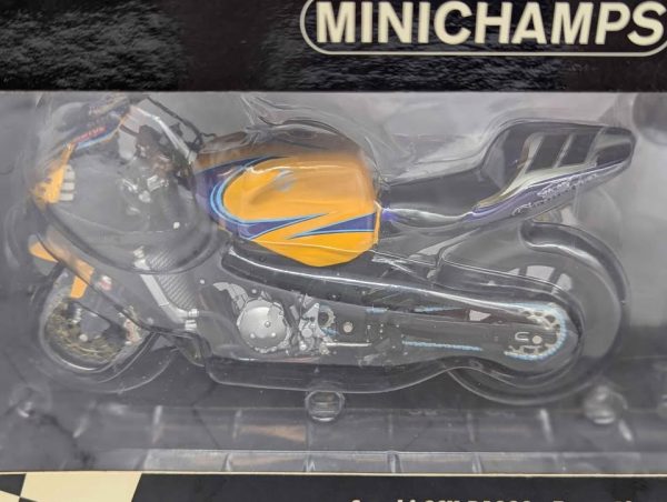 Minichamps 1:12 Suzuki GSX-R1000 WSB 2005 Model Motorbike - BP365195 - Image 3