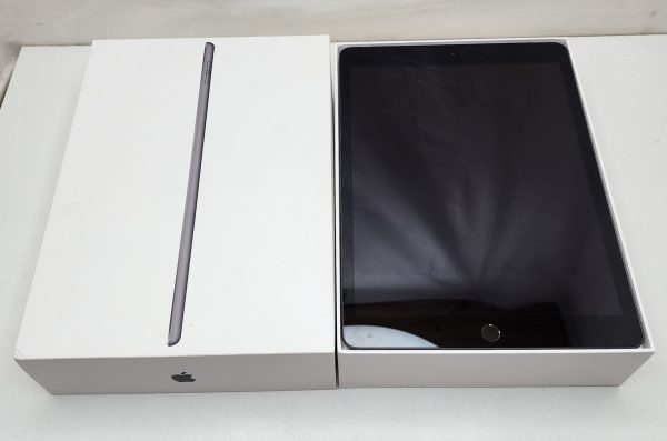 Apple iPad 7th Gen Wifi + Cellular 128GB w/ Charger - IP369297 - Image 4
