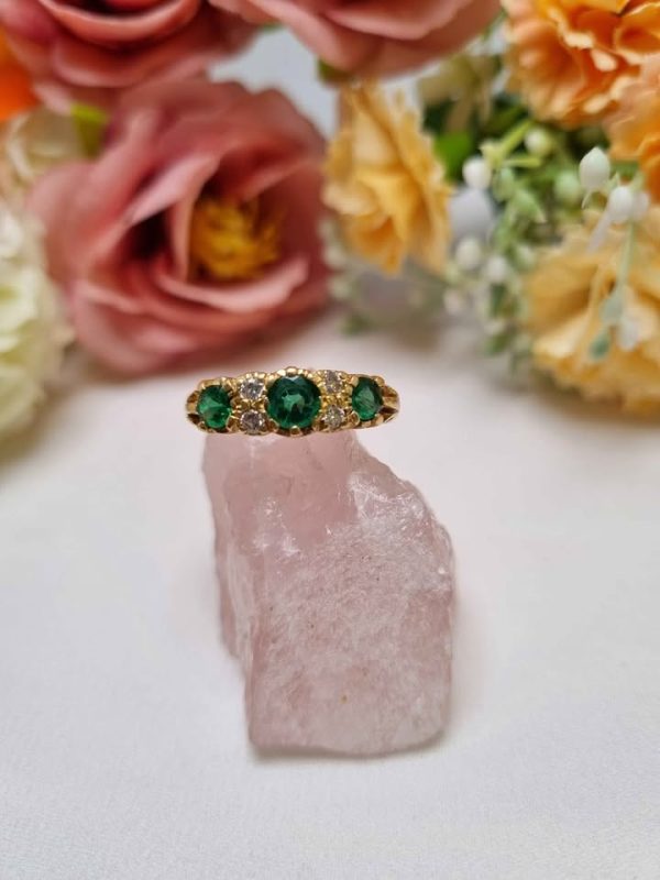 LADIES 18CT YELLOW GOLD GREEN STONED RING TW366055 - Image 6