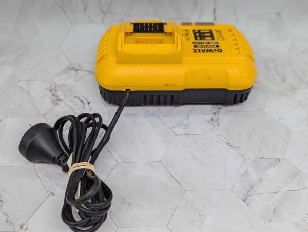DeWalt 18V Fast Charger (DCB118) - BP366867 - Image 4