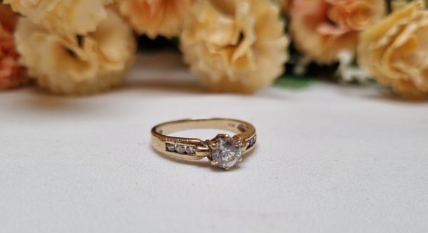 9ct Yellow Gold Claw Set Diamond Ring TW367217 - Image 6