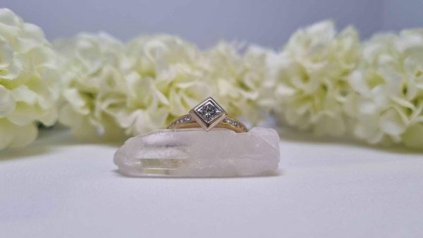 18ct Yellow Gold Diamond Ring TW295082 - Image 25