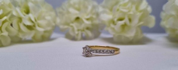 18ct Yellow & White Gold Diamond Ring TW319912 - Image 22