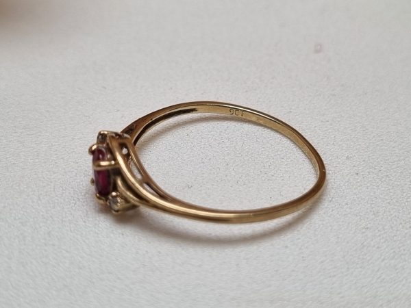 9ct Yellow Gold Red Stone Bypass Ring TW368664 - Image 7