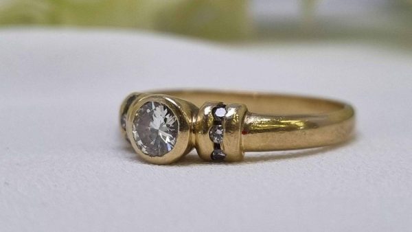 19ct Yellow Gold Bezel/Bar Set Ring TW305910 - Image 26