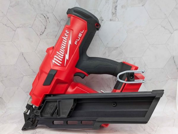 Milwaukee 18V FUEL 30°-34° Framing Nailer Skin-Only (M18FFN) - BP368238