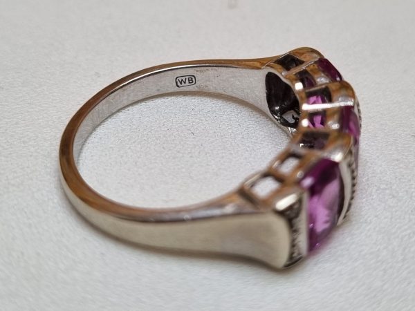 9ct White Gold Pink Three Stone Ring TW344245 - Image 8