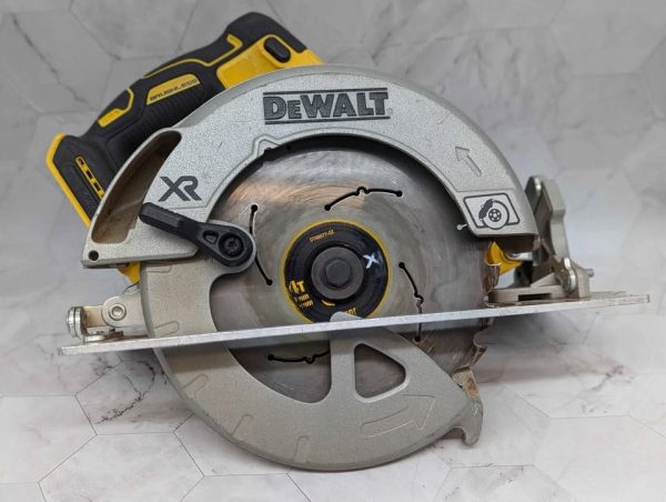 DeWalt 18V XR Brushless 184mm Circular Saw Skin-Only (DCS570) - BP366585 - Image 3