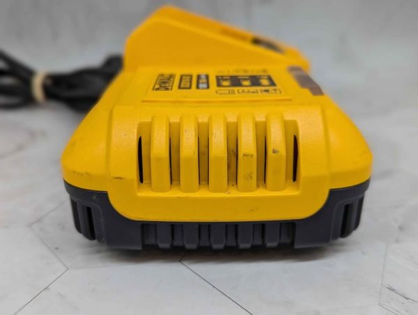 DeWalt 18V Fast Charger (DCB118) - BP366867 - Image 3