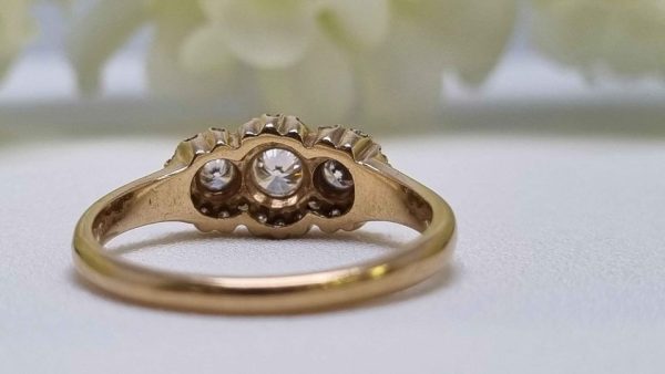 18ct Yellow Gold Diamond Trilogy Cluster Ring TW295936 - Image 19