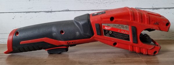 Milwaukee 12V Pipe Cutter TW366961 - Image 2