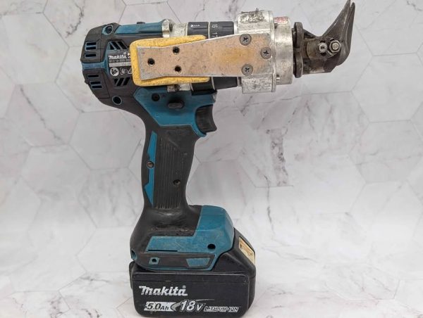 Makita 18V Drill With Shear Kit & 5Ah Battery - BP364216 - Image 4
