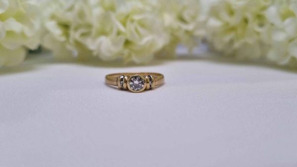19ct Yellow Gold Bezel/Bar Set Ring TW305910 - Image 15