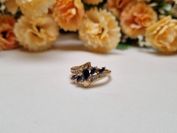 9ct Yellow Gold Black Stone Bypass Ring TW367449 - Image 6