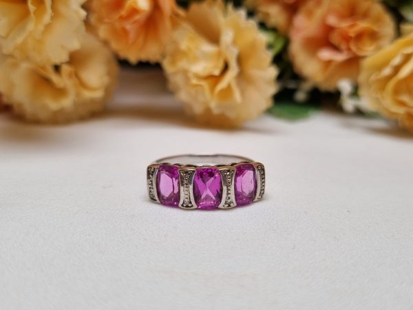 9ct White Gold Pink Three Stone Ring TW344245 - Image 6