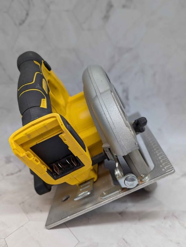 DeWalt 18V XR Brushless 184mm Circular Saw Skin-Only (DCS570) - BP366585 - Image 4