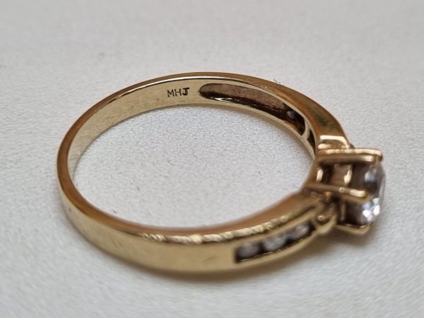 9ct Yellow Gold Claw Set Diamond Ring TW367217 - Image 8