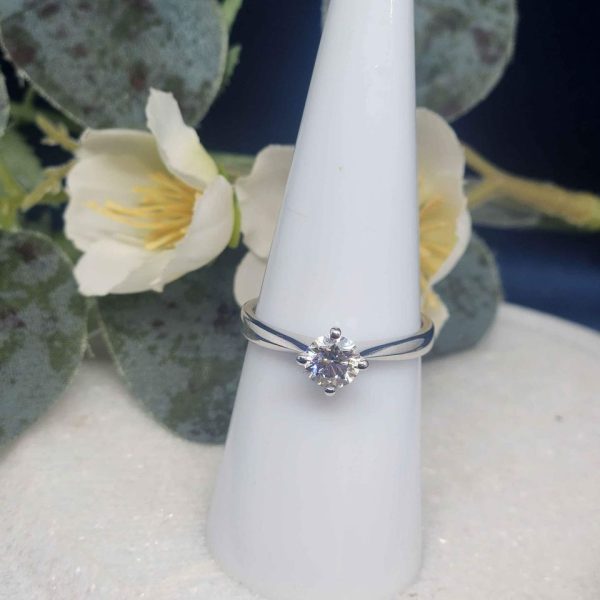 **VALUATED** Ladies 18ct white gold solitaire lab grown diamond ring #GN305859 - Image 15
